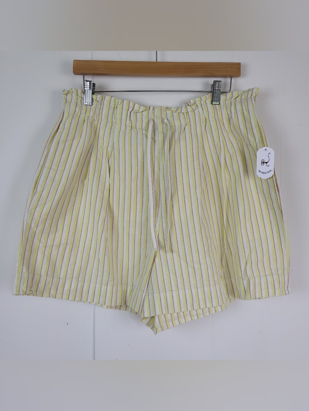 Uniqlo Large Yellow Striped Linen Blend Shorts